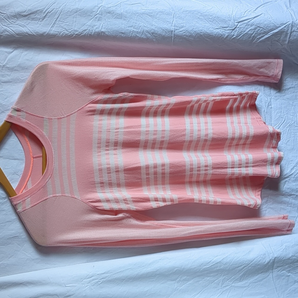 Lululemon top long sleeve lightweight baselayer striped small